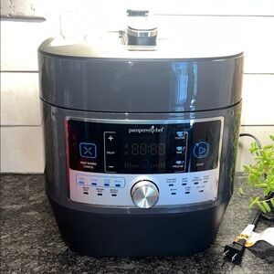 Pampered Chef Black and Silver Quick Cooker. NEW IN BOX